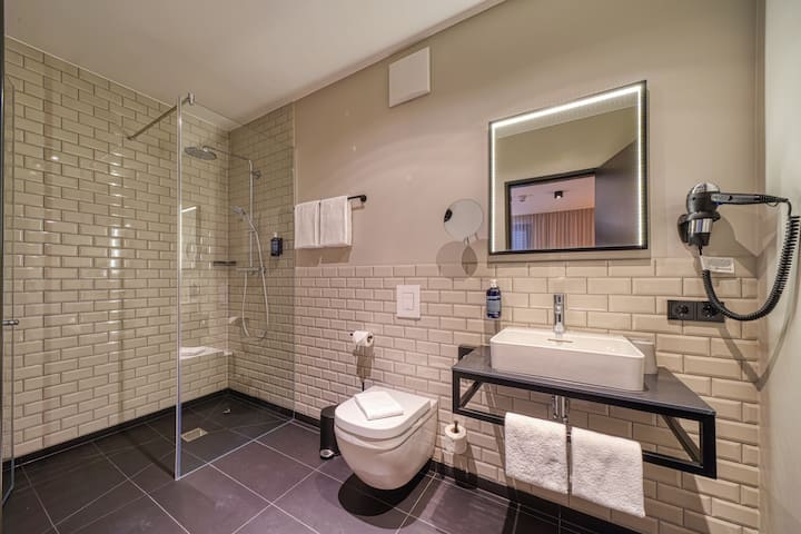 Guest room bath at the Vienna House Easy by Wyndham Bonn in Bonn, Other than US/Canada
