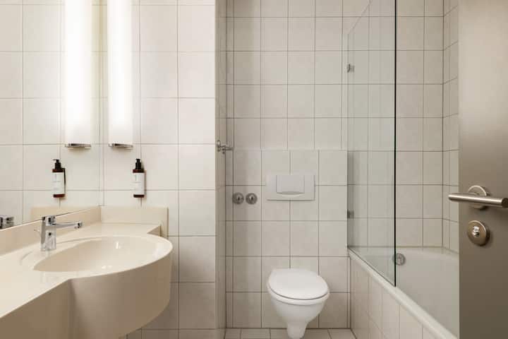 Guest room bath at the Vienna House Easy by Wyndham Castrop-Rauxel in Castrop Rauxel, Other than US/Canada