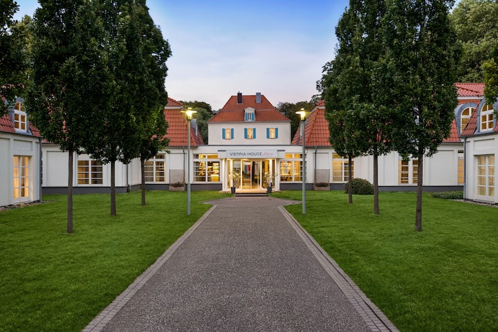 Exterior of Vienna House Easy by Wyndham Castrop-Rauxel hotel in Castrop Rauxel, Other than US/Canada