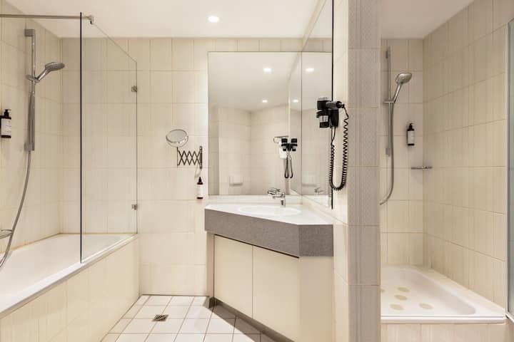 Guest room bath at the Vienna House Easy by Wyndham Castrop-Rauxel in Castrop Rauxel, Other than US/Canada