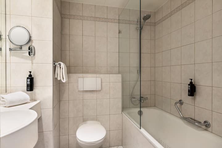 Guest room bath at the Vienna House Easy by Wyndham Coburg in Coburg, Other than US/Canada