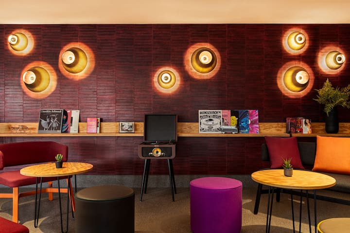 Vienna House Easy by Wyndham Coburg reception in Coburg, Other than US/Canada