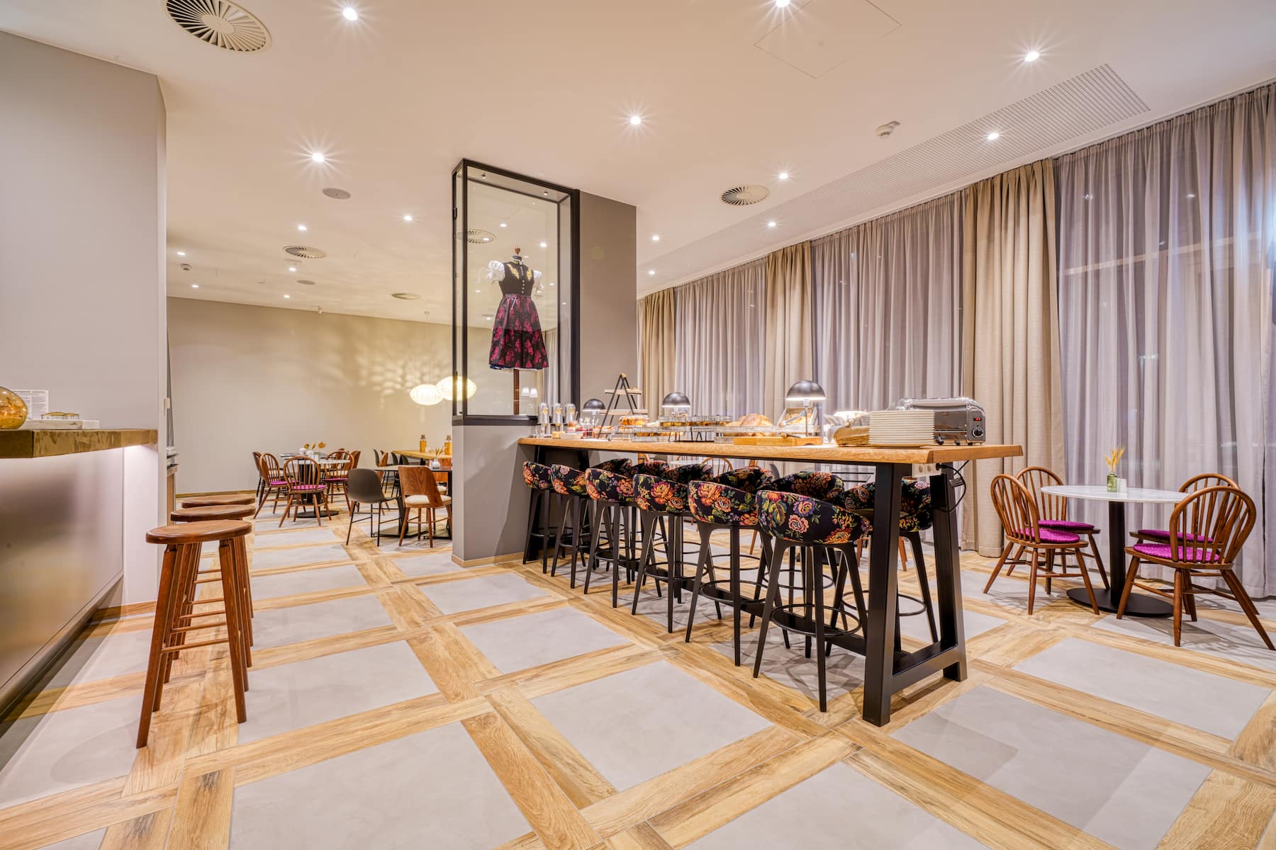 Vienna House Easy by Wyndham Freiburg restaurant breakfast area with seating in Freiburg, Other than US/Canada
