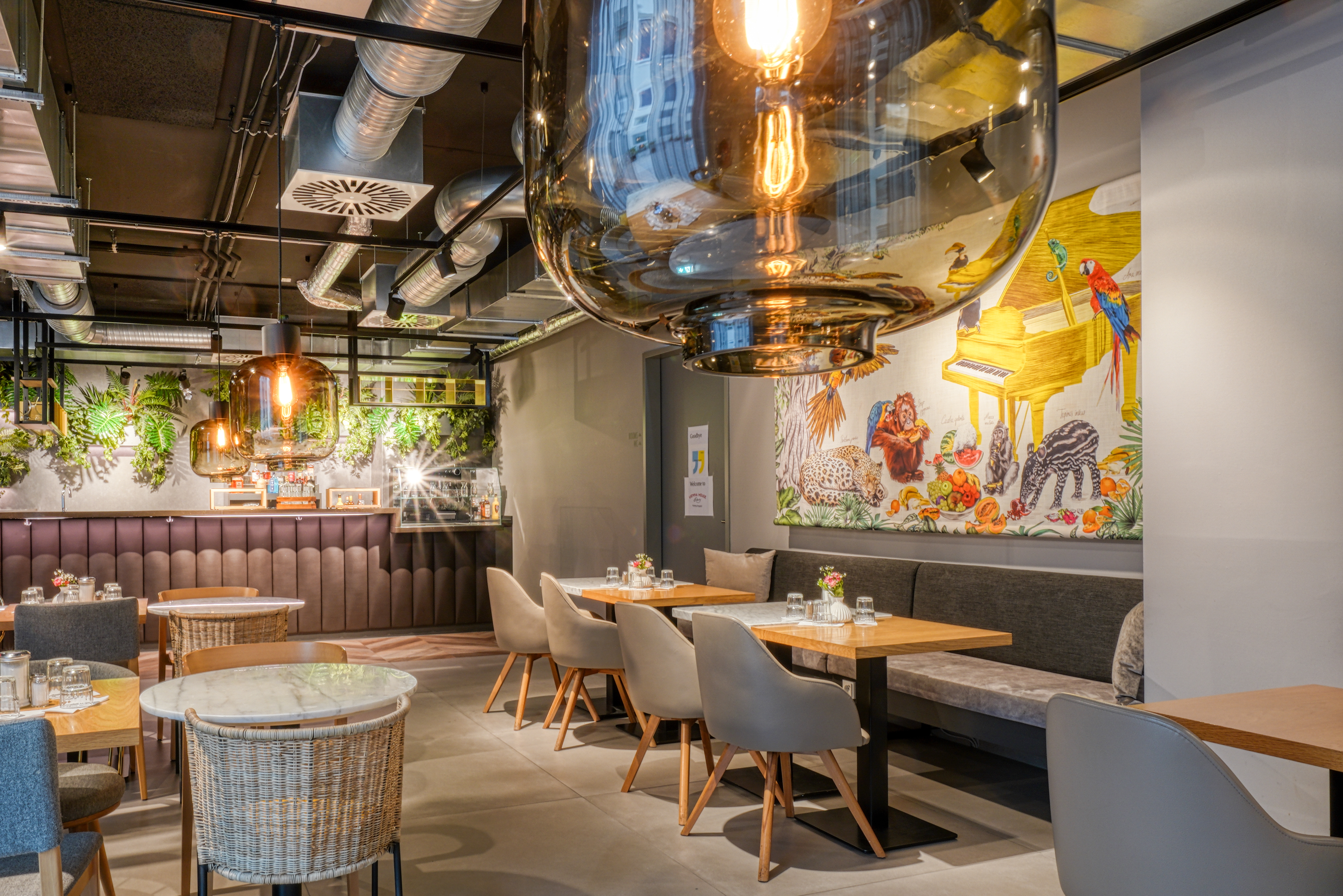 Vienna House Easy by Wyndham Hamburg Bergedorf restaurant breakfast area with seating in Hamburg, Other than US/Canada