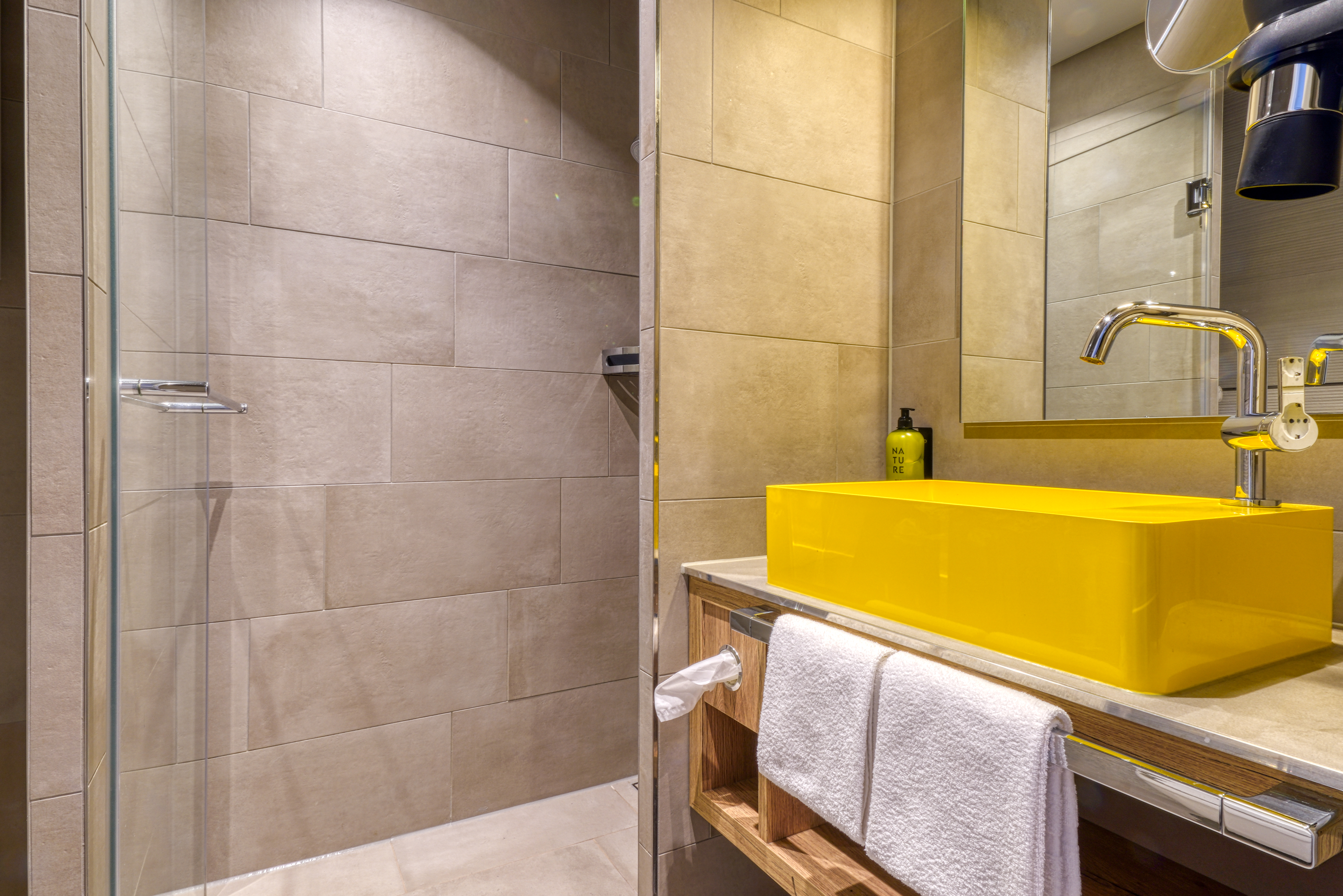 Guest room bath at the Vienna House Easy by Wyndham Hamburg Bergedorf in Hamburg, Other than US/Canada