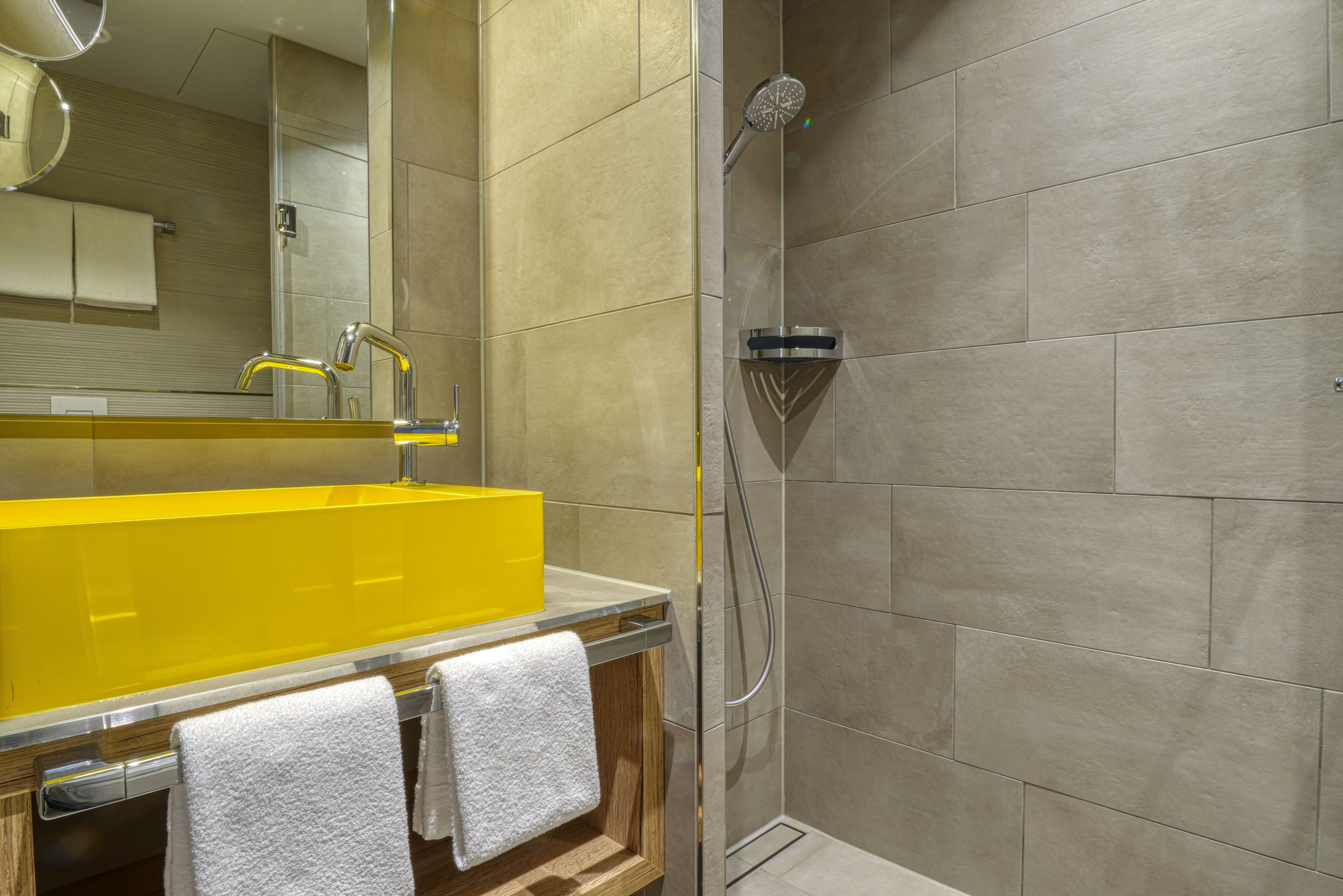 Guest room bath at the Vienna House Easy by Wyndham Hamburg Bergedorf in Hamburg, Other than US/Canada