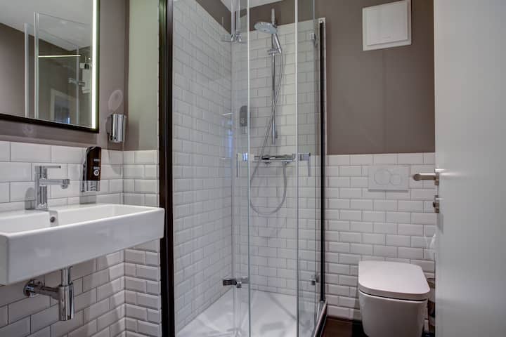 Guest room at the Vienna House Easy by Wyndham Hamburg in Hamburg, Other than US/Canada