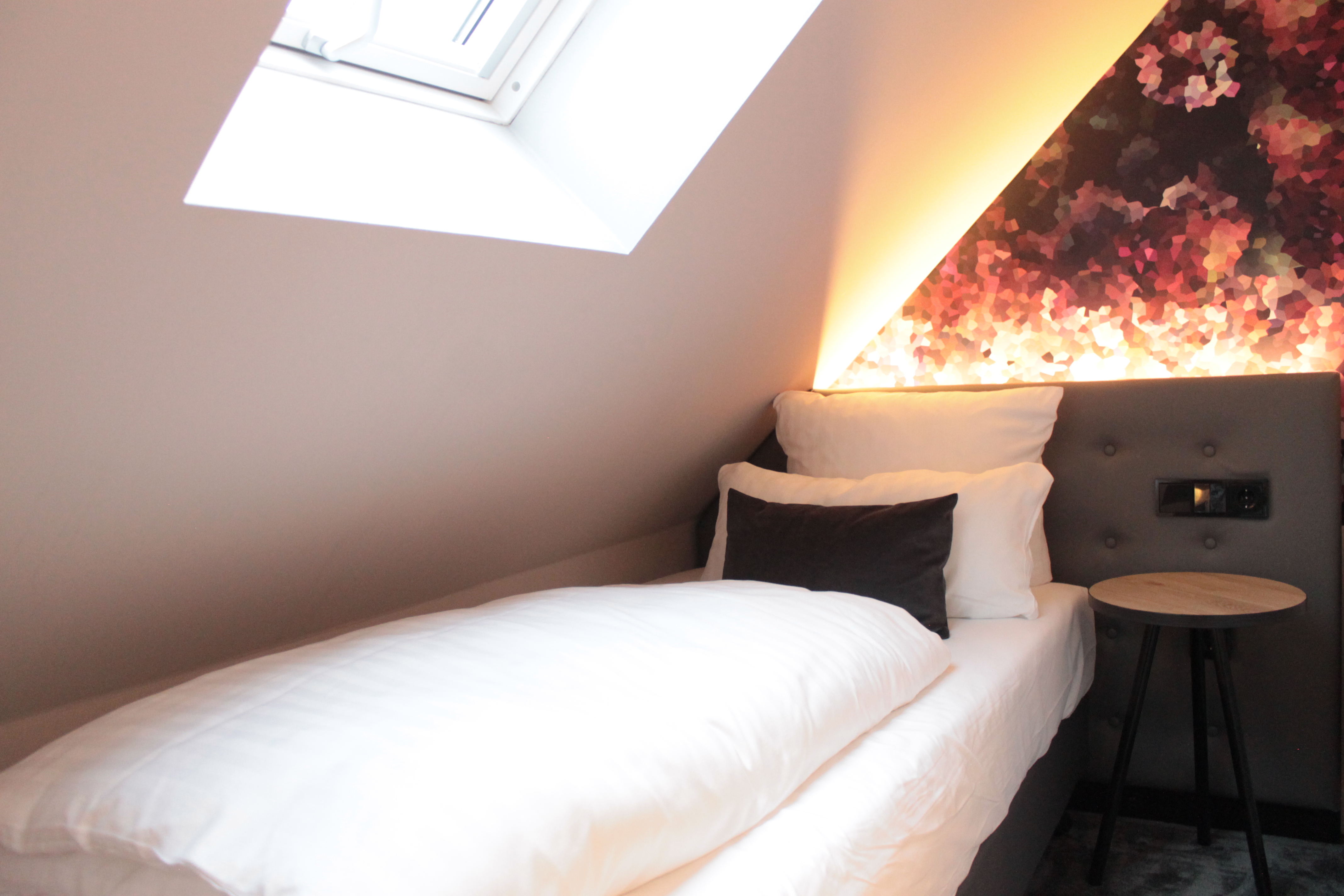 Guest room at the Vienna House Easy by Wyndham Hamburg in Hamburg, Other than US/Canada