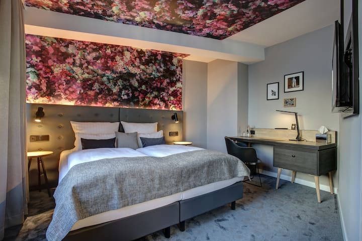 Guest room at the Vienna House Easy by Wyndham Hamburg in Hamburg, Other than US/Canada