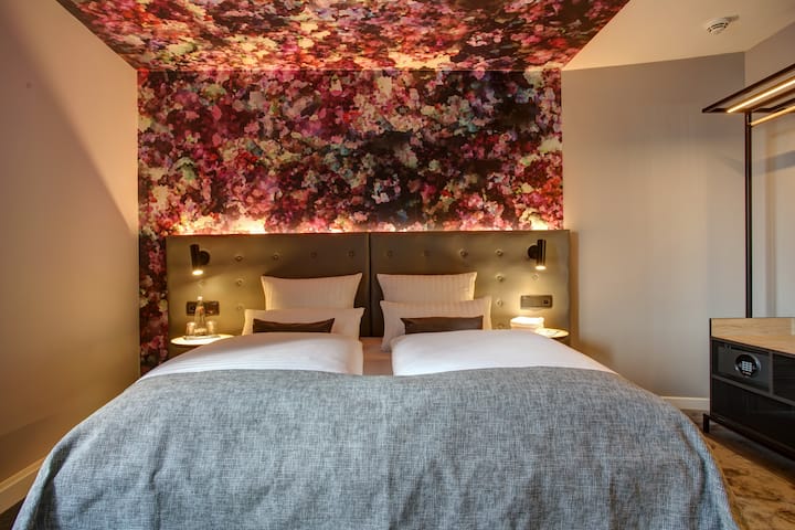 Guest room at the Vienna House Easy by Wyndham Hamburg in Hamburg, Other than US/Canada