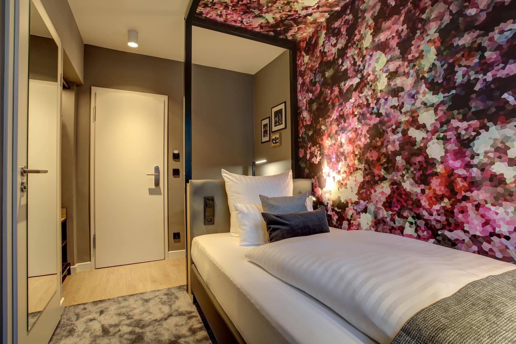 Guest room at the Vienna House Easy by Wyndham Hamburg in Hamburg, Other than US/Canada