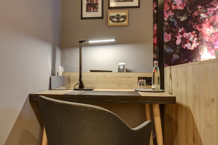 Guest room at the Vienna House Easy by Wyndham Hamburg in Hamburg, Other than US/Canada