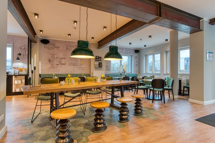 Vienna House Easy by Wyndham Ingolstadt restaurant breakfast area with seating in Ingolstadt, Other than US/Canada
