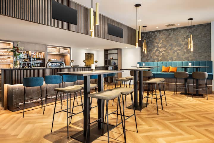 Bar at Vienna House Easy by Wyndham Frankfurt Airport in Kelsterbach, Other than US/Canada