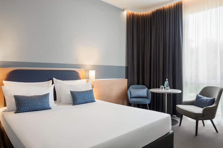 Guest room at the Vienna House Easy by Wyndham Frankfurt Airport in Kelsterbach, Other than US/Canada