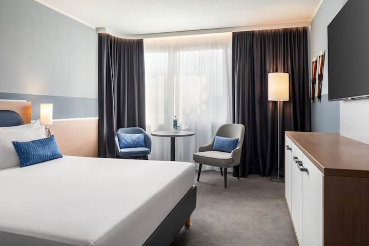 Guest room at the Vienna House Easy by Wyndham Frankfurt Airport in Kelsterbach, Other than US/Canada