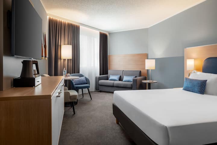 Guest room at the Vienna House Easy by Wyndham Frankfurt Airport in Kelsterbach, Other than US/Canada