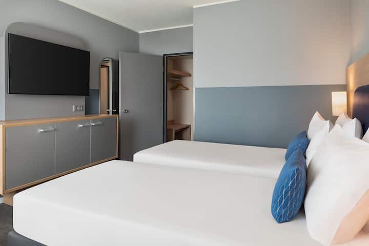 Guest room at the Vienna House Easy by Wyndham Frankfurt Airport in Kelsterbach, Other than US/Canada