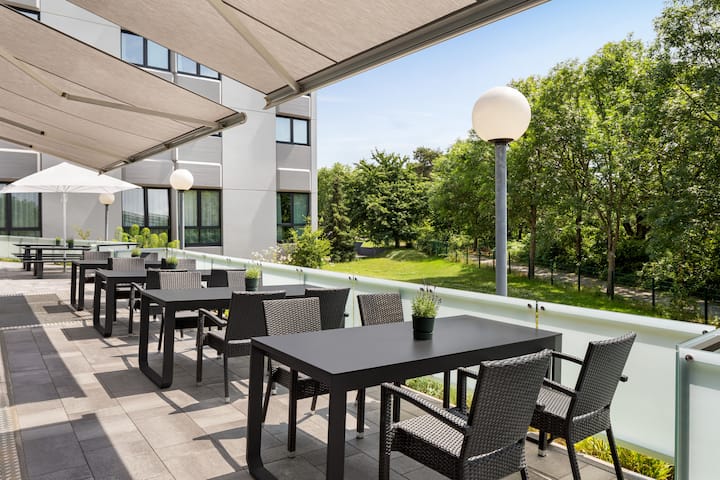 Vienna House Easy by Wyndham Frankfurt Airport restaurant in Kelsterbach, Other than US/Canada
