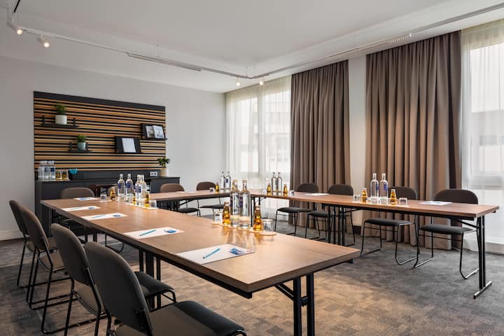 U-shape meeting room at Vienna House Easy by Wyndham Frankfurt Airport in Kelsterbach, Other than US/Canada