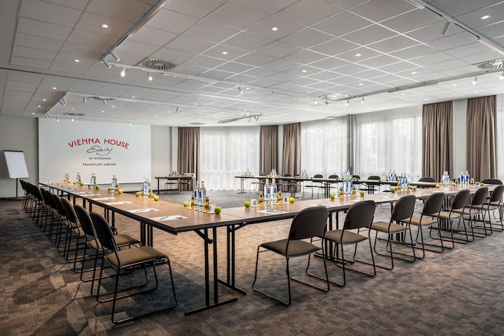U-shape meeting room at Vienna House Easy by Wyndham Frankfurt Airport in Kelsterbach, Other than US/Canada