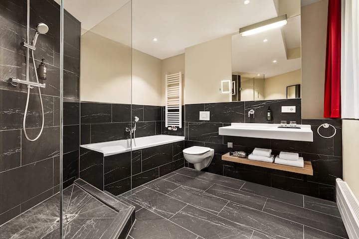 Guest room bath at the Vienna House Easy by Wyndham Munchen in Munich, Other than US/Canada