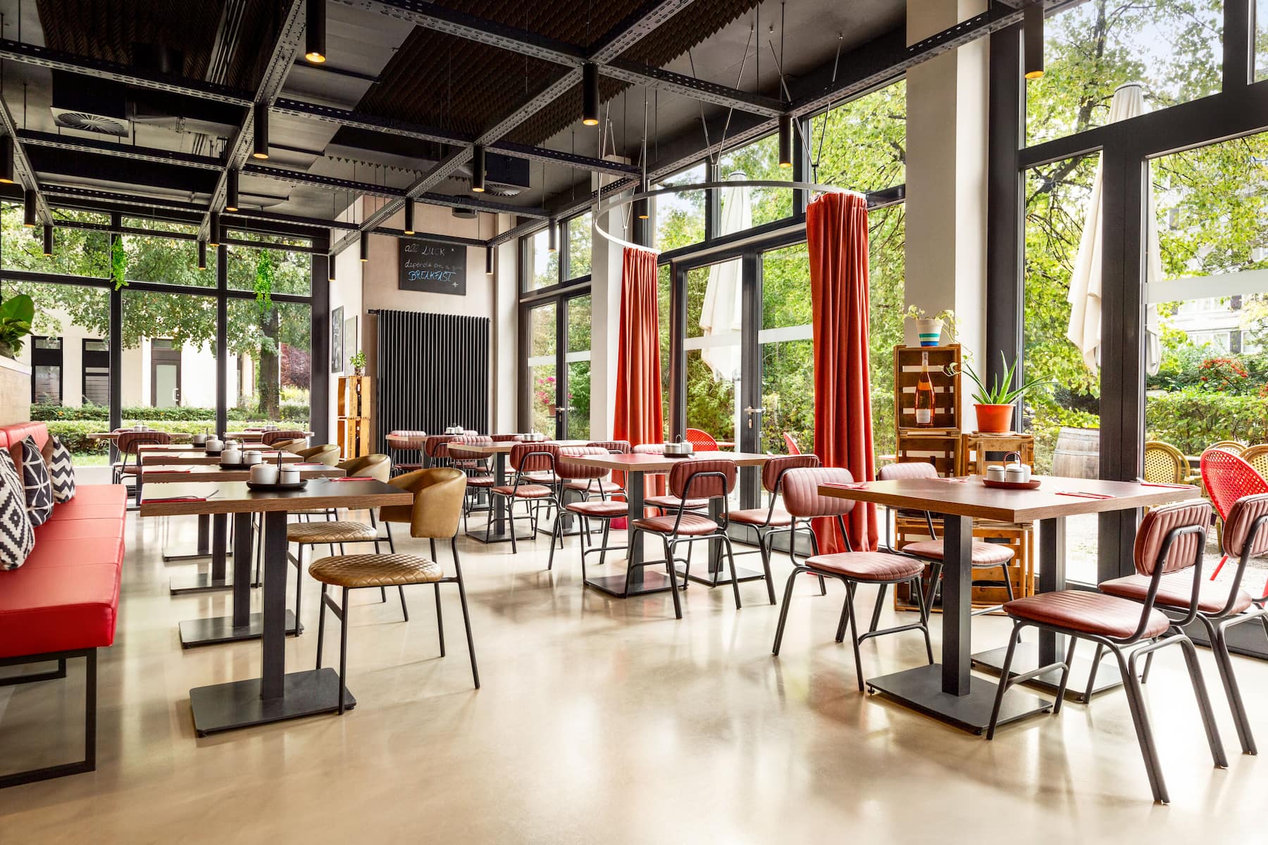 Vienna House Easy by Wyndham Munchen restaurant breakfast area with seating in Munich, Other than US/Canada