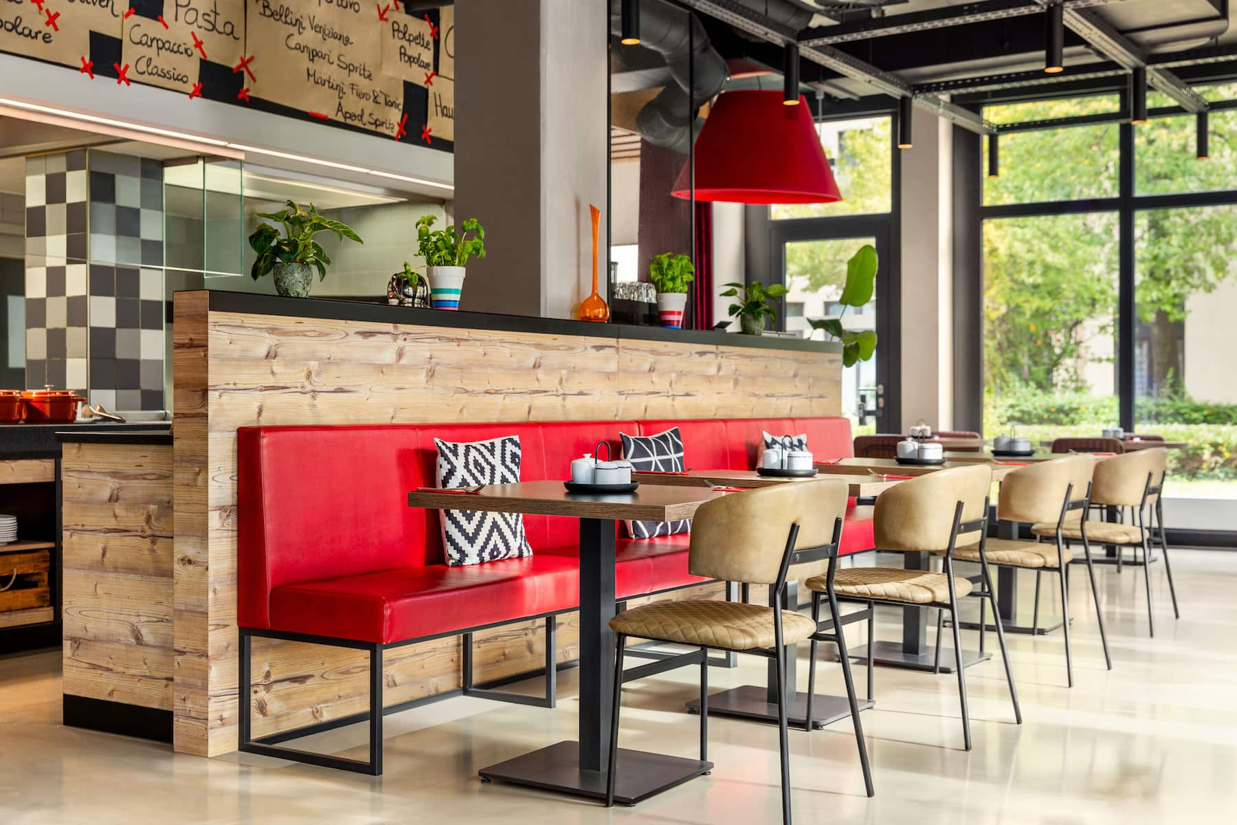Vienna House Easy by Wyndham Munchen restaurant breakfast area with seating in Munich, Other than US/Canada