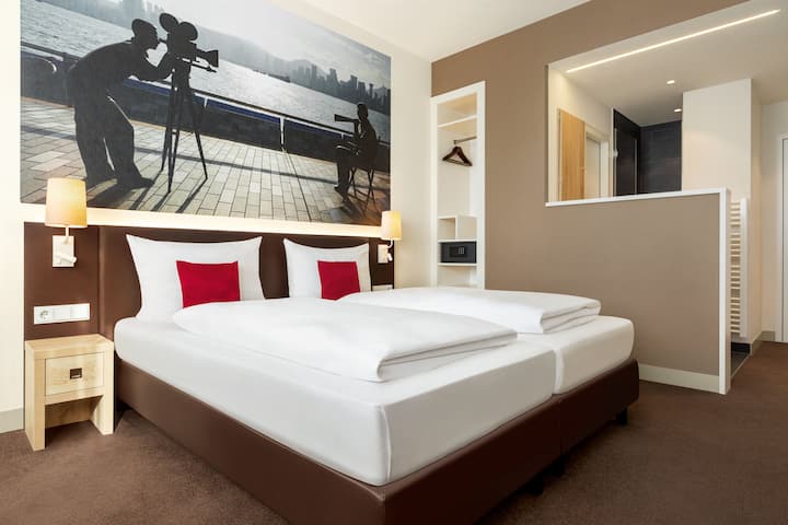 Guest room at the Vienna House Easy by Wyndham Munchen in Munich, Other than US/Canada