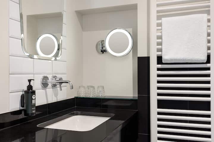 Guest room bath at the Vienna House Easy by Wyndham Osnabruck in Osnabrueck, Other than US/Canada