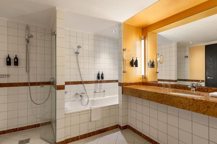 Guest room bath at the Vienna House by Wyndham Remarque Osnabruck in Osnabrueck, Other than US/Canada