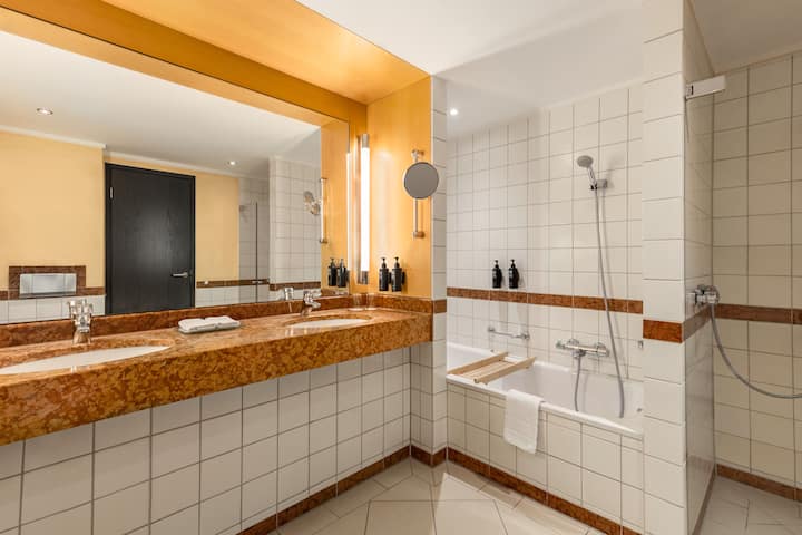Guest room bath at the Vienna House by Wyndham Remarque Osnabruck in Osnabrueck, Other than US/Canada
