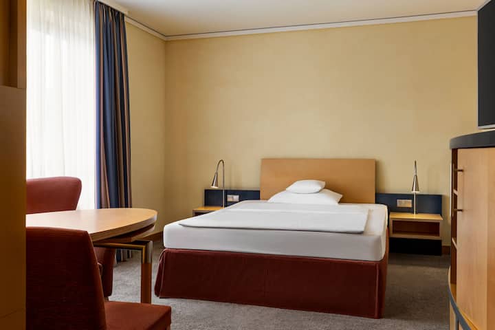 Guest room at the Vienna House by Wyndham Remarque Osnabruck in Osnabrueck, Other than US/Canada