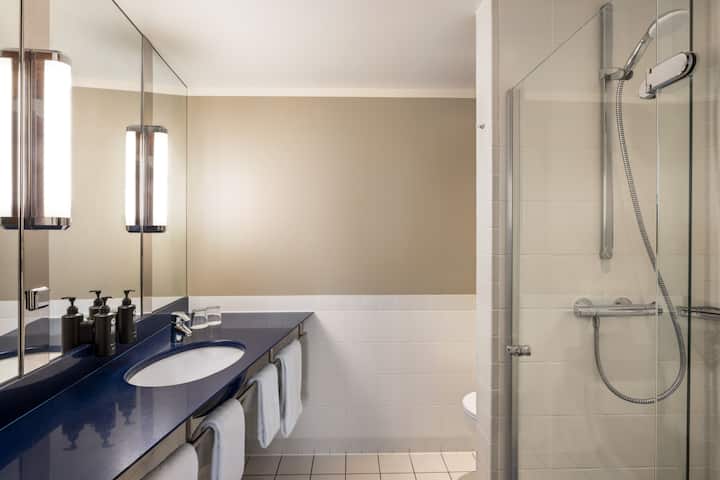 Guest room bath at the Vienna House by Wyndham Sonne Rostock in Rostock, Other than US/Canada