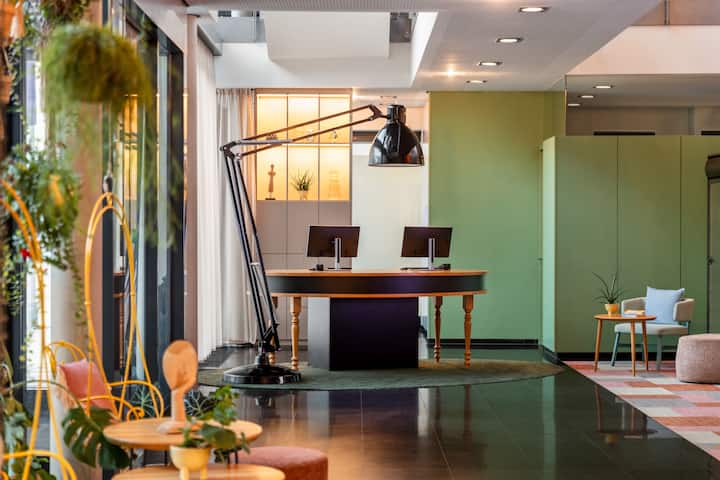 Vienna House Easy by Wyndham Stuttgart reception in Stuttgart, Other than US/Canada