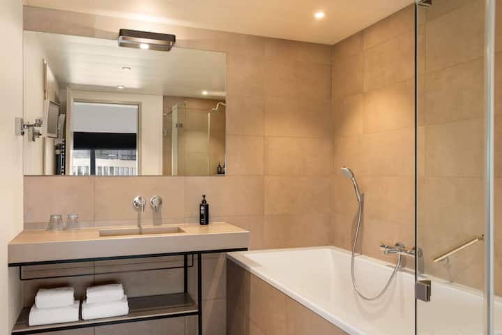 Guest room bath at the Vienna House by Wyndham Ernst Leitz Wetzlar in Wetzlar, Other than US/Canada