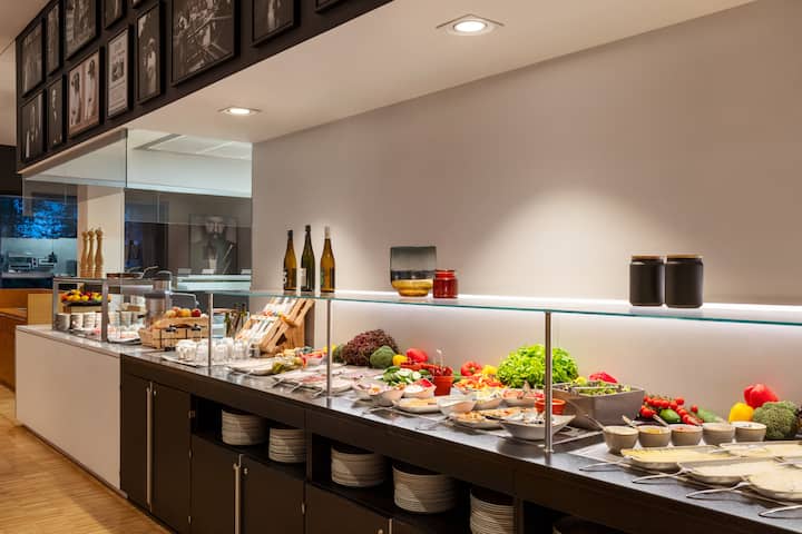 Vienna House by Wyndham Ernst Leitz Wetzlar restaurant buffet in Wetzlar, Other than US/Canada