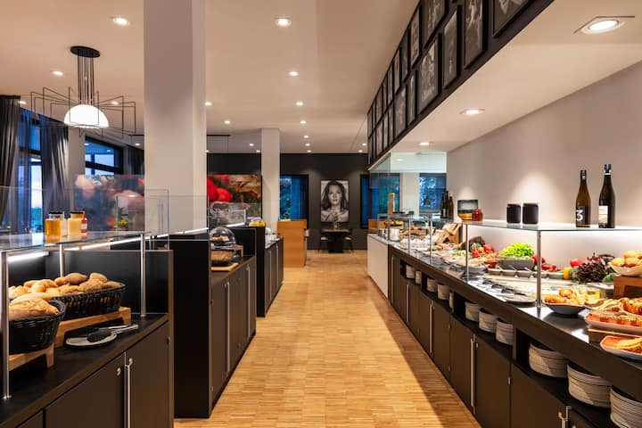 Vienna House by Wyndham Ernst Leitz Wetzlar restaurant buffet in Wetzlar, Other than US/Canada