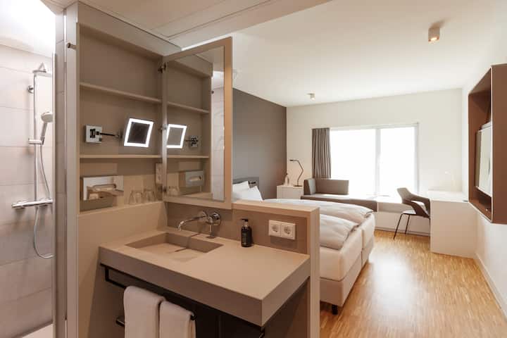Guest room at the Vienna House by Wyndham Ernst Leitz Wetzlar in Wetzlar, Other than US/Canada
