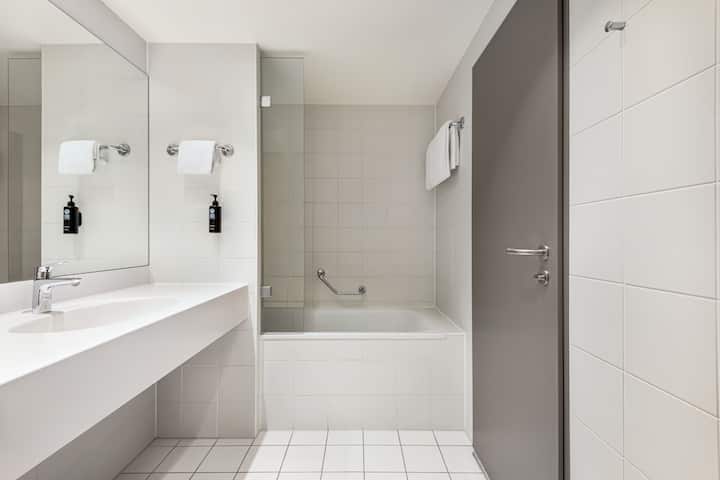 Guest room bath at the Vienna House Easy by Wyndham Wuppertal in Wuppertal, Other than US/Canada