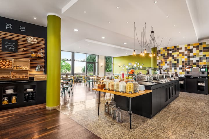 Vienna House Easy by Wyndham Wuppertal restaurant breakfast area with seating in Wuppertal, Other than US/Canada