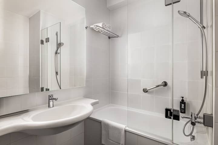 Guest room bath at the Vienna House Easy by Wyndham Cracow in Cracow, Other than US/Canada