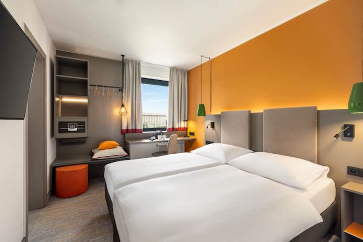 Vienna House Easy by Wyndham Cracow suite in Cracow, Other than US/Canada