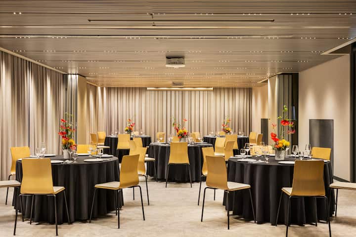 Meeting room banquet rounds at Vienna House by Wyndham Mokotow Warsaw in Warszawa, Other than US/Canada