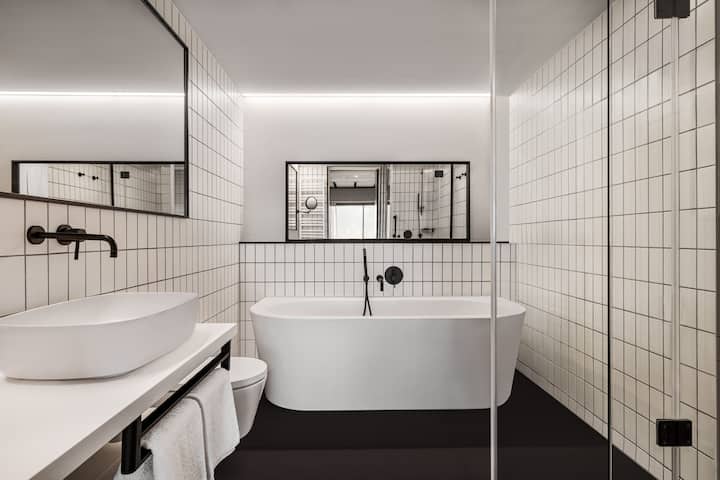 Guest room bath at the Vienna House by Wyndham Mokotow Warsaw in Warszawa, Other than US/Canada