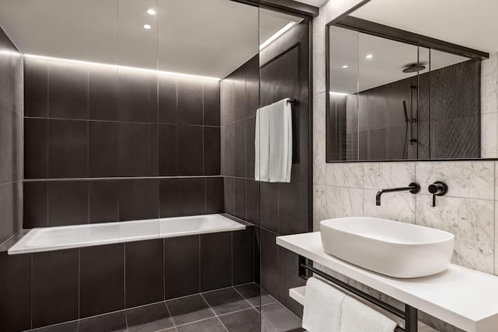 Guest room bath at the Vienna House by Wyndham Mokotow Warsaw in Warszawa, Other than US/Canada