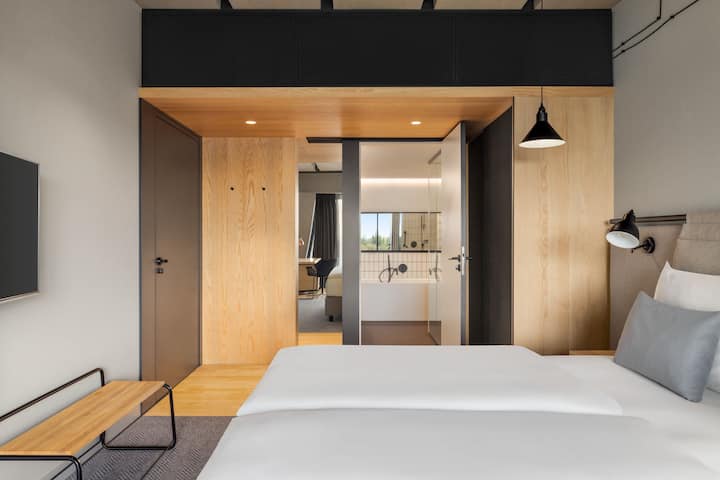 Guest room at the Vienna House by Wyndham Mokotow Warsaw in Warszawa, Other than US/Canada