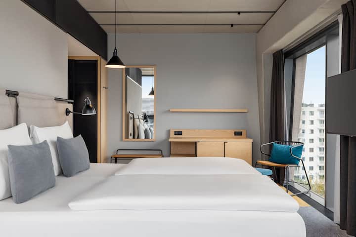 Guest room at the Vienna House by Wyndham Mokotow Warsaw in Warszawa, Other than US/Canada