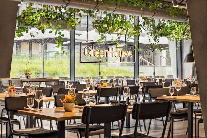 Vienna House by Wyndham Mokotow Warsaw restaurant in Warszawa, Other than US/Canada