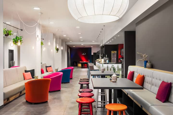 Bar at Vienna House Easy by Wyndham Airport Bucharest in Otopeni, Other than US/Canada